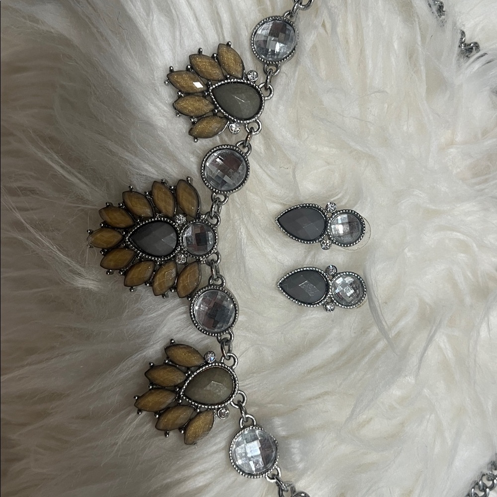 18 inch Flower Necklace with Purple grayish/yellow faux stones and crys… - Picture 3 of 10